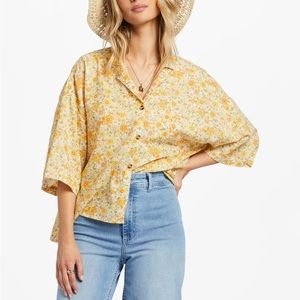 Billabong cropped button up. Floral yellow print. Size medium.